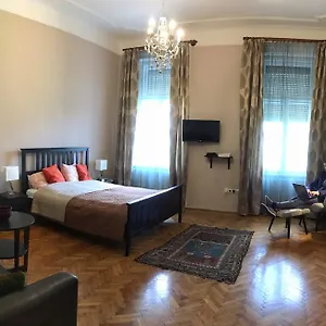 Diamonds With 2 Near Guzsdu Udvar Apartament