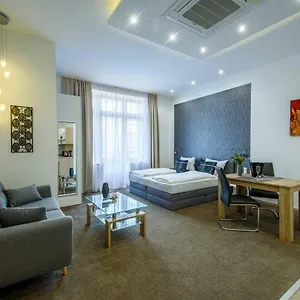 Karoly Corner Residences Apartament